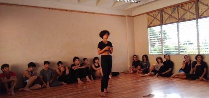 Cristian Laurito, actor y director del grupo de Teatro el Triste Orellano de #Argentina, impartió un taller de dramaturgia y actuación a estudiantes de #Teatro e #InstructoresDeArte del Centro Provincial para la Enseñanza Artística. #CubaEsCultura #VillaClara