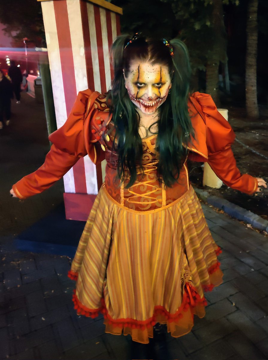 accessTOevents's tweet photo. Spooky clowns are waiting for you....@WonderlandNews

Created with @iwata_airbrush @Graftobian @ProAiir @bennyemakeup

#canadaswonderland #halloweenhaunt #haunt #CarnEvil #makeupartist #makeup #airbrush #character #clown #spooky #scary #clowns #carnival #themepark https://t.co/kzy0LgMfYX