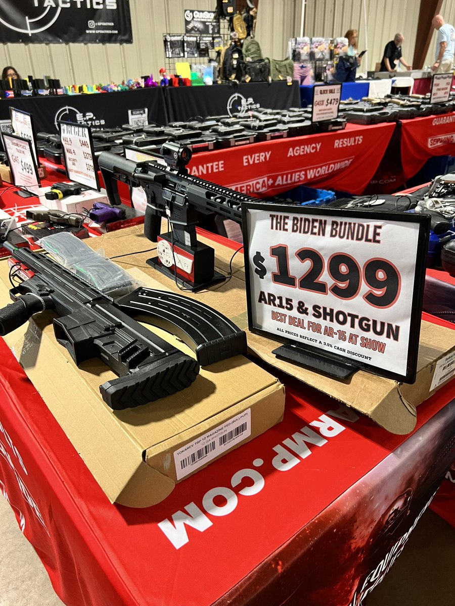 livingbyyyz's tweet photo. Quite the stuff at the Orlando Gun Show
#orlando #gunshow #floridagunshow https://t.co/39s1HUnRFb
