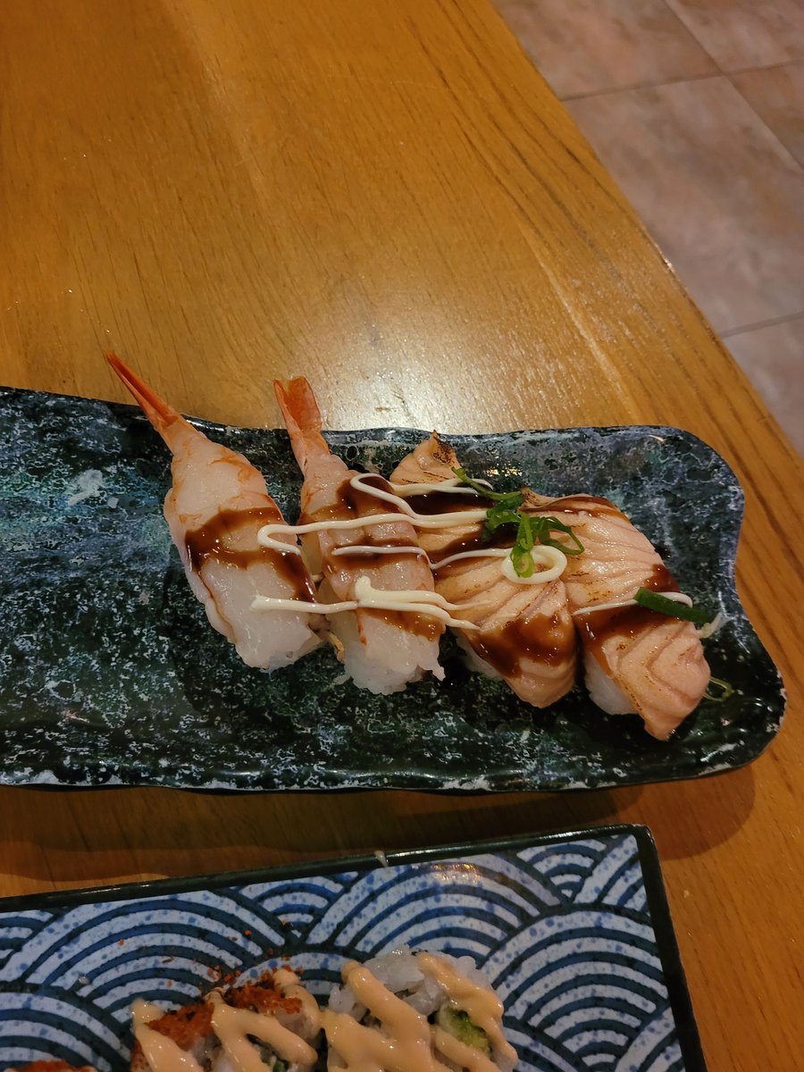 Namens ons smakelijk eten en een fijne avond 😊🍷🍽🍤🍣