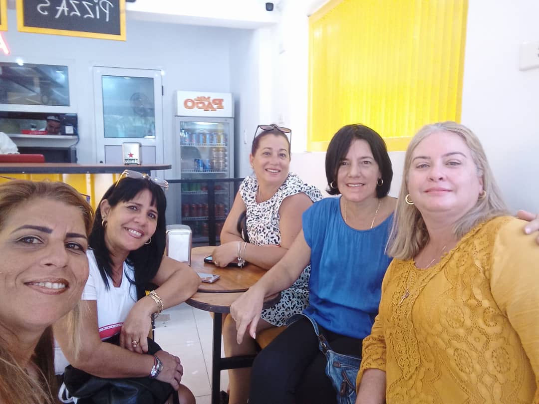 ArelisGarciaH1's tweet photo. Pedimos por los casos q tuvieron entrevistas antes del cierre de la embajada q reprogramen de nuevo su cita por favor #SOSCFRP #mascitas #CFRP #castigadosporserlegales @USCIS_es @USEmbCuba @SecMayorkas @POTUS https://t.co/SnAP9AHweX