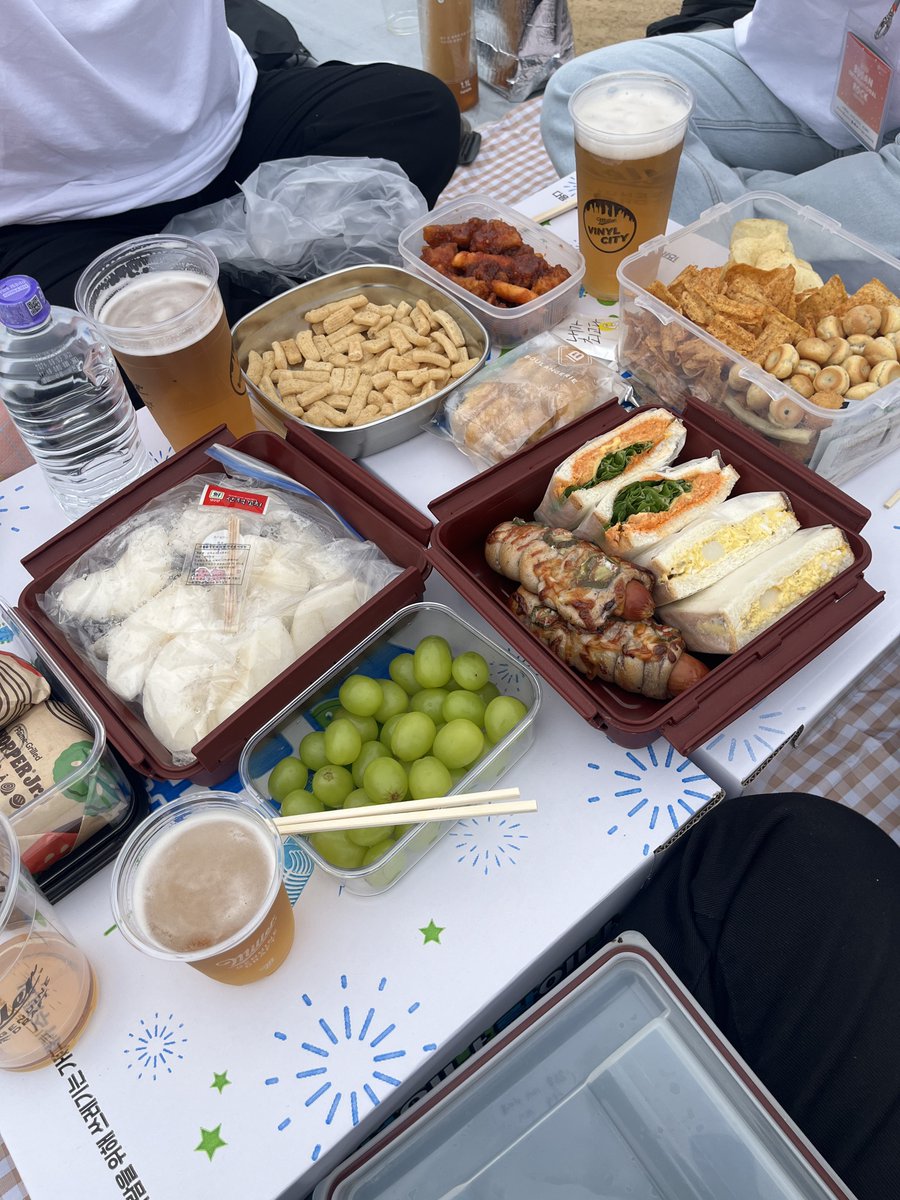 oloihee's tweet photo. 술찌히뚜 컨디션저조로 인해 꼬마맥주 단 한 잔으로 하루종일 숙취에 시달림.. 그래도 즐거웠다네 롹큰롤..🤘🏻🎶 https://t.co/PnYvZFUx5A