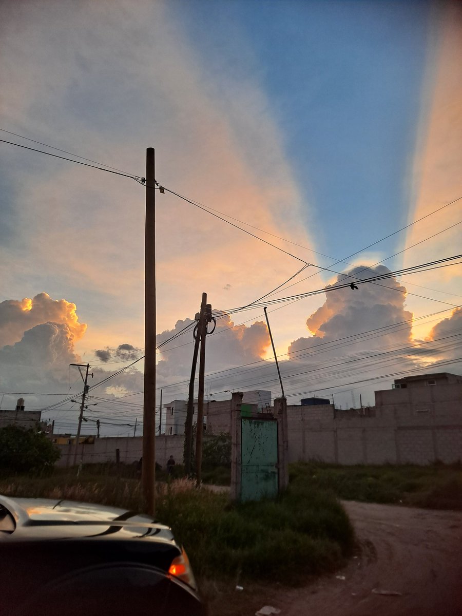 hqueens's tweet photo. 6 de octubre,así  el cielo y tiembla esa noche🤔😬 https://t.co/1DVZdWYY84