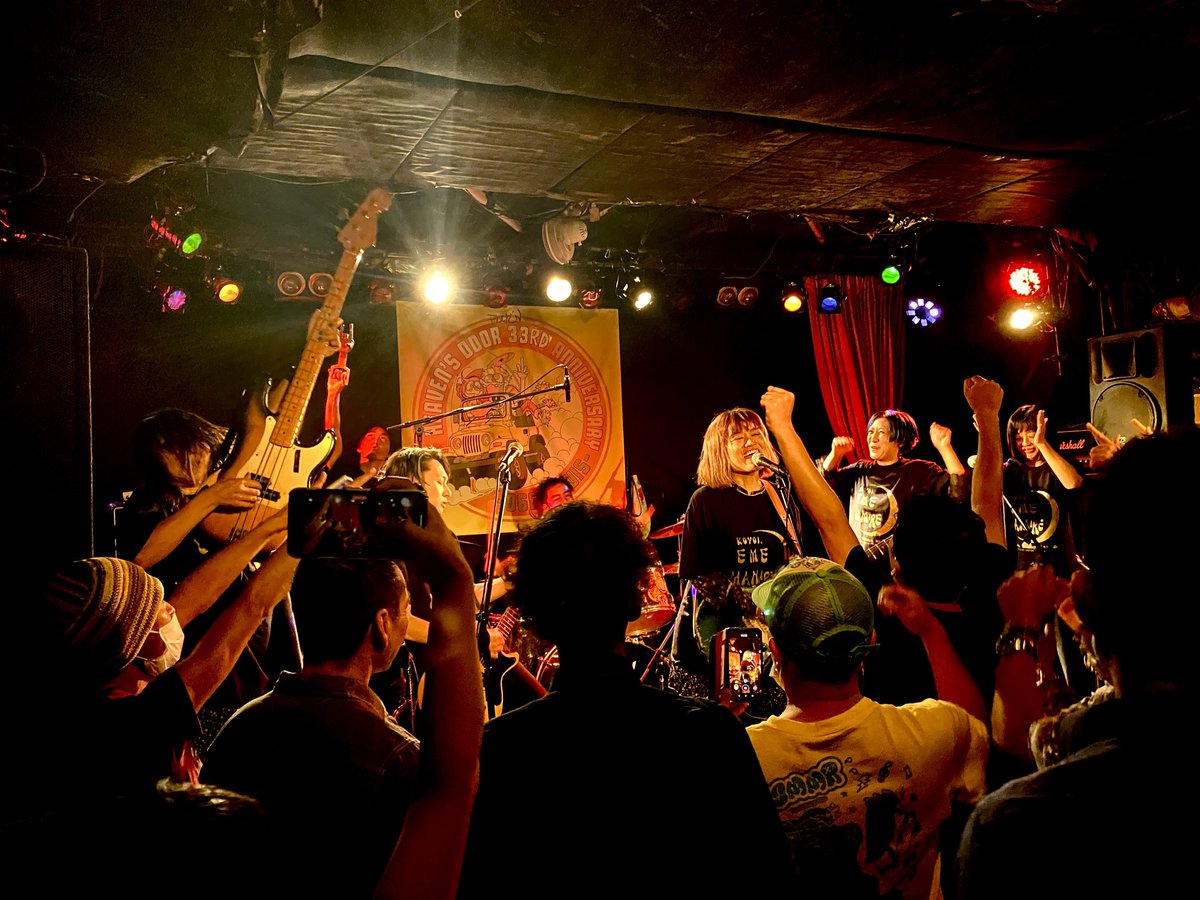 audreybenten's tweet photo. It was a fun night with Japan Nite alumni bands!
Three bands that met at the 2004 SXSW Japan Nite are all here at Heaven’s Door in Sangenjaya Tokyo With TsuShiMaMiRe, Kokeshi Doll, The Emeralds.
#japannite
#sxsw2004
@tsmmr_jp https://t.co/qDJNEffX4y