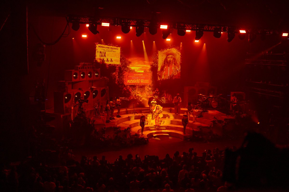 A night to remember… 🥹 Sold out <a href="/TheFoxTheatre/">The Fox Theatre</a>! #TheAgeOfPleasureTour 

📸: <a href="/EssenceRansome/">Essence✨</a>