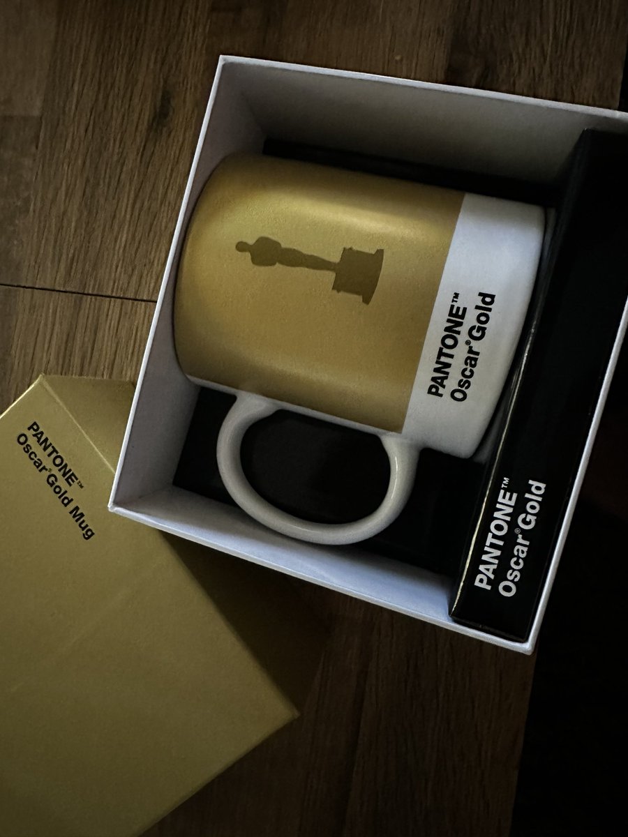 It’s the little things in life! 2 of my favourite things combined in one drinking vessel! Limited edition @Pantone #Oscars mug purchased from the <a href="/TheAcademy/">The Academy</a>