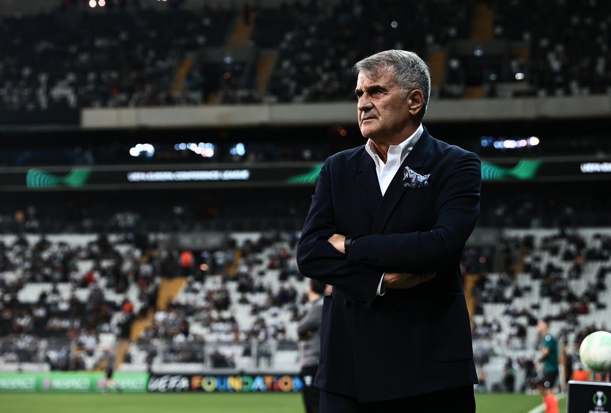 Şenol Güneş’ten Veda Mesajı

Değerli Beşiktaşlılar,

Bu zor dönemde ayrılmak zorunda kaldığım için çok üzgünüm.

Bir değişiklik olmalıydı, yeniden yeni bir heyecanla yola devam edilmeli.

Bütün kulvarlarda hala başaracak; güç, umut ve güven var.

Bir aile olan Beşiktaş tekrar