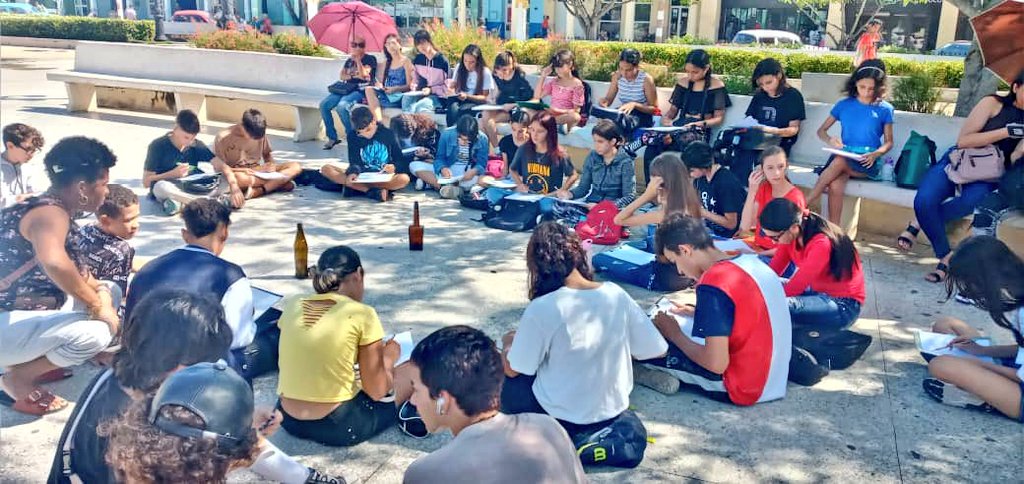 La Escuela Profesional de Arte “El Alba” continúa con los #TalleresVocacionales, enfatizando que el acceso al arte es una posibilidad para todos. El encuentro de este sábado trascendió los marcos de la escuela y se hizo visible para la ciudad de los parques. #CubaEsCultura