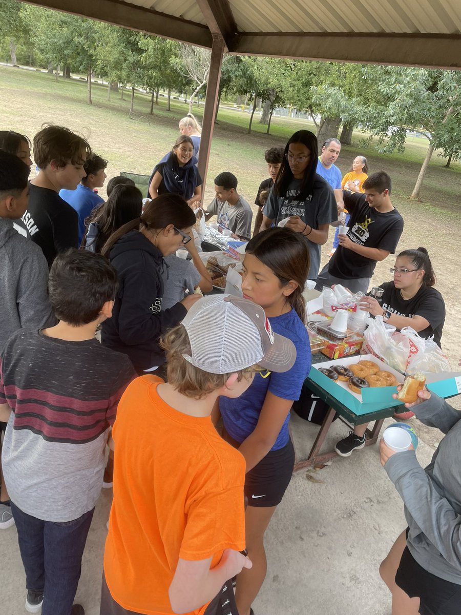 CoachWells_SHS's tweet photo. Seguin XC Family Run &amp; Breakfast 🫶🏼 https://t.co/10cPg0ciCo