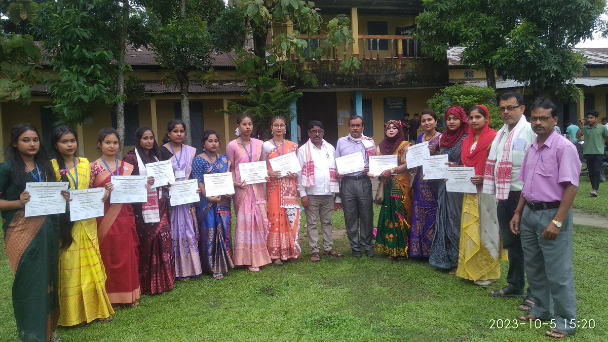 nsshalakaura's tweet photo. 12 Nos of NSS Female Volunteers of Halakura College, Dhubri- Assam, after getting Certificate on Women Empowerment Workshop. https://t.co/2itVKVXYkD