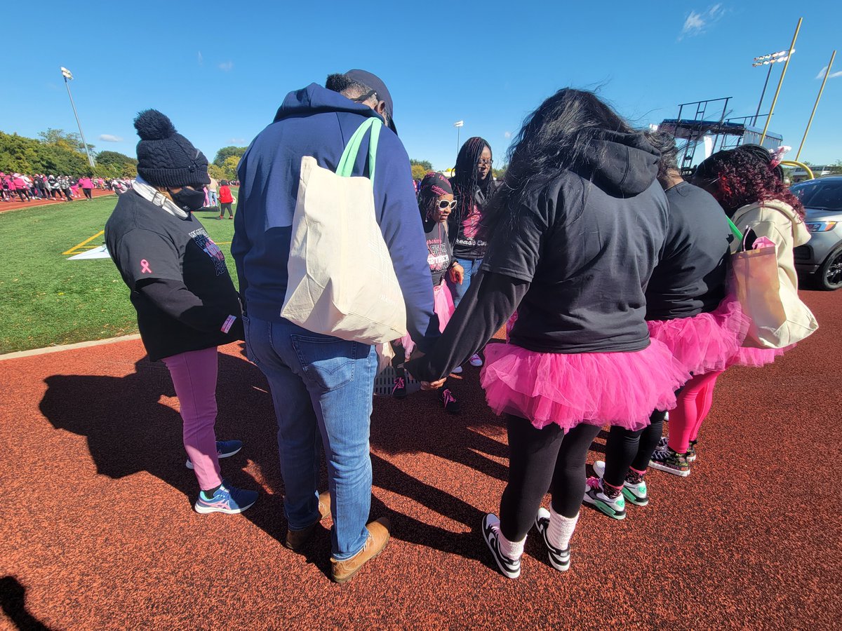 ZambranoABC7's tweet photo. The 7th annual "Sista Strut Pink Celebration" @ABC7Chicago @valwarnertv #Chicago #BreastCancerAwarenessMonth https://t.co/msOWVqhJKQ