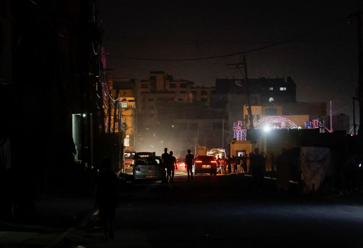 visegrad24's tweet photo. BREAKING:

Israel decides to cut electricity supply to Gaza https://t.co/xyEHEl9RNn