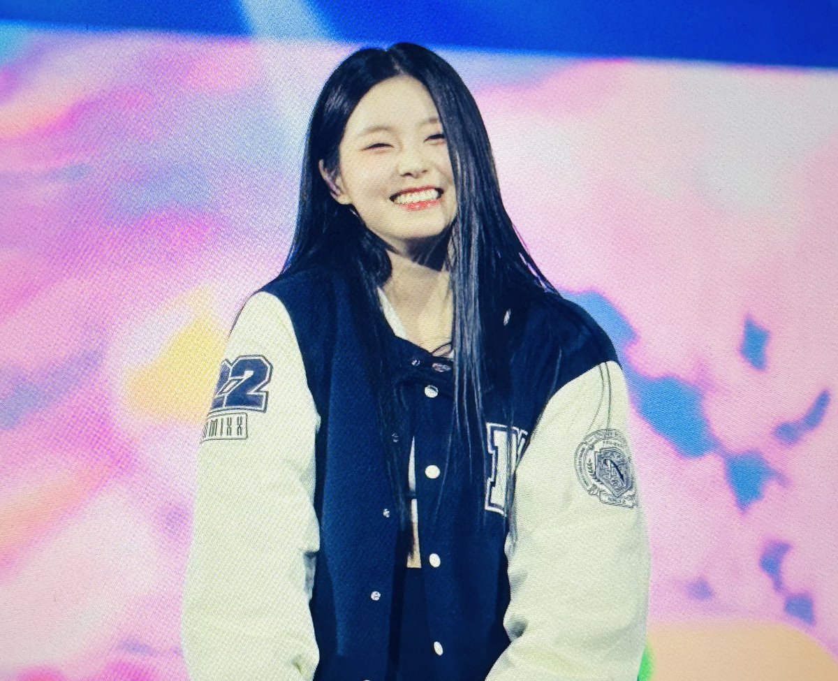 KJW_413's tweet photo. 완전 애기처럼 웃는다 우리 규진이 https://t.co/AWQLZ3YM1c