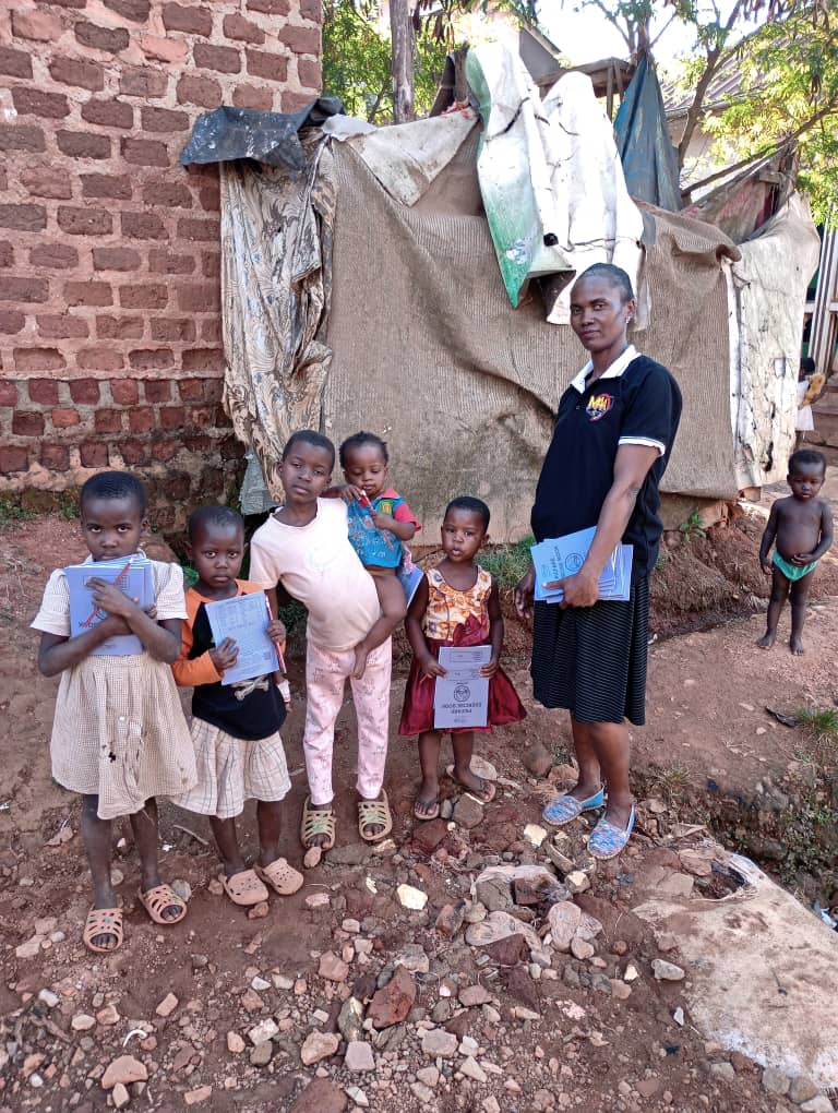 MAAssociation1's tweet photo. Maa family charity continues Namungona kigobe lugala masanafu kinonya zone National housing area

#maafamily
#wespreadlovenothatred https://t.co/pvtU9hdSTs