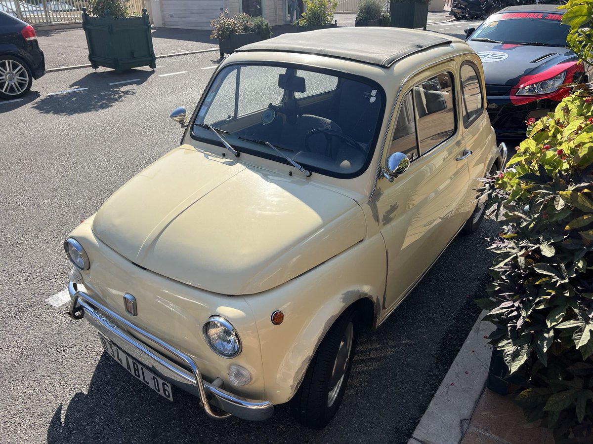 wapple15's tweet photo. @Rosanna_B88 Found this cutie on the streets of #Monaco 🇲🇨 this week.
#SnapAndTell https://t.co/ZvGX6Or7dc