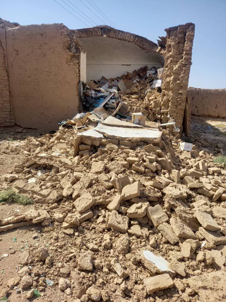 ShnizaiM's tweet photo. Herat devastated by earthquake. Hundreds killed and injured. A whole town called Mahal Wardakha, in the city of Herat entirely collapsed. https://t.co/rSrewWG5HI