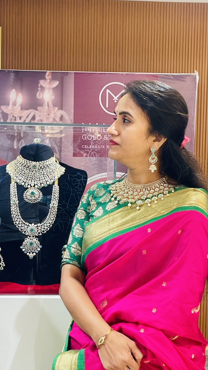 CMR_INC's tweet photo. Went as One of the chief Guest to #Malabar gold &amp; Diamonds show room BharatNagar Siddipet along with #ZPchairperson Roja akka garu for Launching #Diamondshow which is stating frm 07-12 October,on the special day,when all the eyes are set on you let the eternal shine embrace you.. https://t.co/JnRA3w2eLD