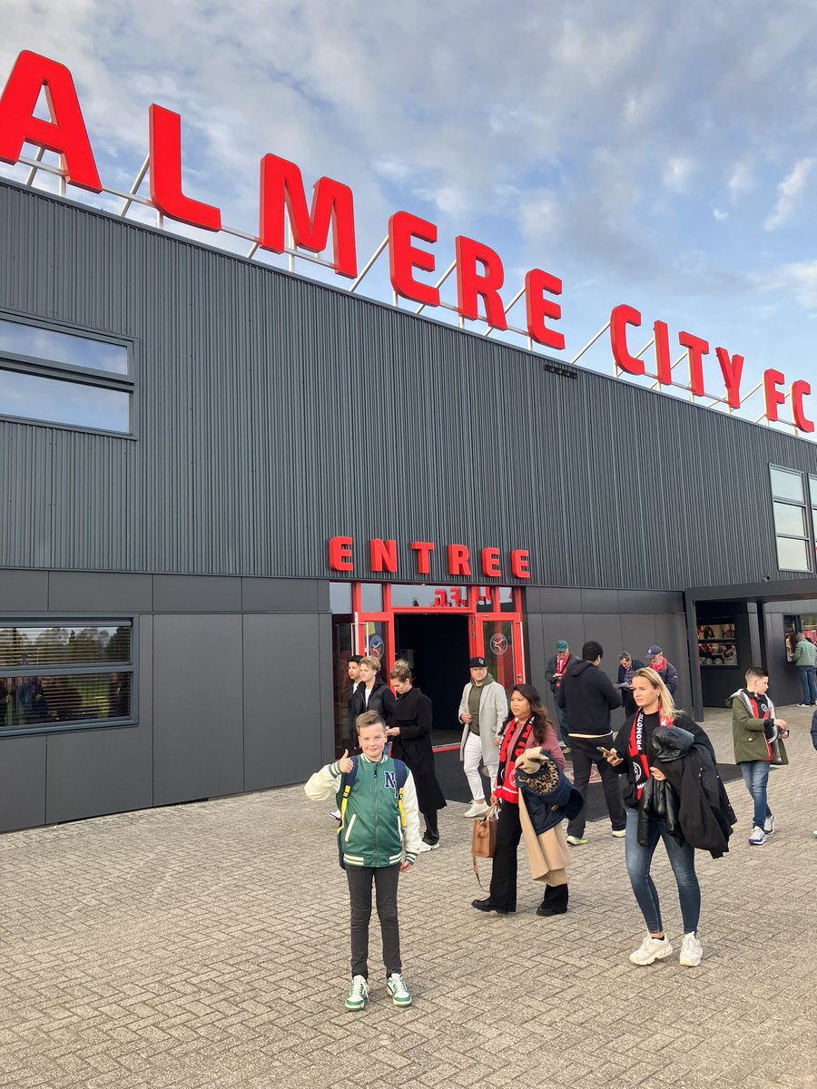 MarcelHingstman's tweet photo. Vanavond even 2,5 uur rijden, avondje @AlmereCityFC #vincken https://t.co/PpGgSx2Au6