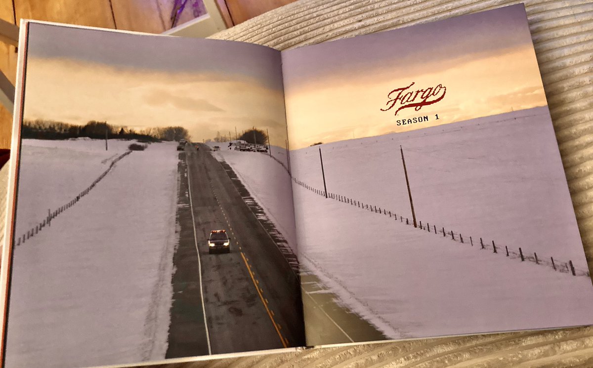 Bei Gin & Kerzenschein-Podcast (@ginkerzencast) on Twitter photo In naher Zukunft werden wir über die #Fargo Staffeln reden, pro Staffel eine #Podcast Episode - passend dazu kam jetzt das „MakingOf“-Buch dieser großartig geschriebenen Serie von <a href="/noahhawley/">Noah Hawley</a> bei uns an! | Hosts: <a href="/TikkaKasalla/">ChickenTikkaKasalla</a> & <a href="/h2m_Berlin/">h2m_Berlin</a> | Netzwerk: <a href="/DbPdW/">Die besten Podcasts der Welt</a> In naher Zukunft werden wir über die #Fargo Staffeln reden, pro Staffel eine #Podcast Episode - passend dazu kam jetzt das „MakingOf“-Buch dieser großartig geschriebenen Serie von <a href="/noahhawley/">Noah Hawley</a> bei uns an! | Hosts: <a href="/TikkaKasalla/">ChickenTikkaKasalla</a> & <a href="/h2m_Berlin/">h2m_Berlin</a> | Netzwerk: <a href="/DbPdW/">Die besten Podcasts der Welt</a>