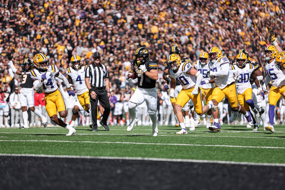 MizzouAthletics's tweet photo. .@codyschrader_7 in familiar territory. 

Touchdown Tiger! #MIZ🐯🏈 https://t.co/KjwSg1VBJN