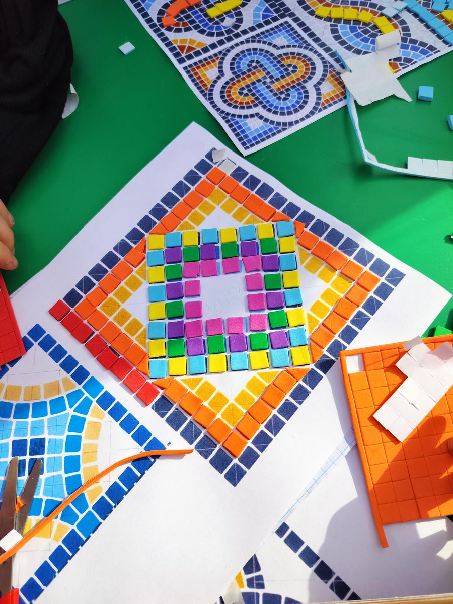Sunshine and brightly-coloured mosaic craft for the Young Archaeologist's Club today at Kings Weston Roman Villa. Only a few days left to book a visit before we close for the Winter - bristolmuseums.org.uk/blaise-museum/… @Archaeologyuk @YAC_CBA
