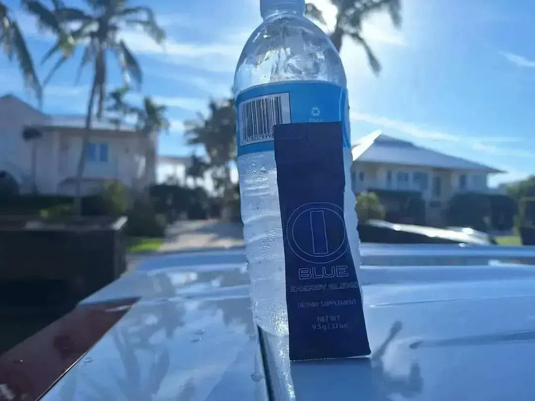 CersarHernande1's tweet photo. 🧿 Que tus días sean más activos con blue Emergy
🔵Combate la fatiga y el cansancio 🌟 
🔵Aumenta tu estado de animo 😃 
🔵Reafirma tus tejidos musculares 💪 
🔵Mejora tu metabolismo 🌟 
🔵Te brinda energía ⚡️🔋 
#BlueEnergy💙 ⚡️ 
#fatigacronica  #quemargrasa #desintoxicar https://t.co/yE5gqczDec
