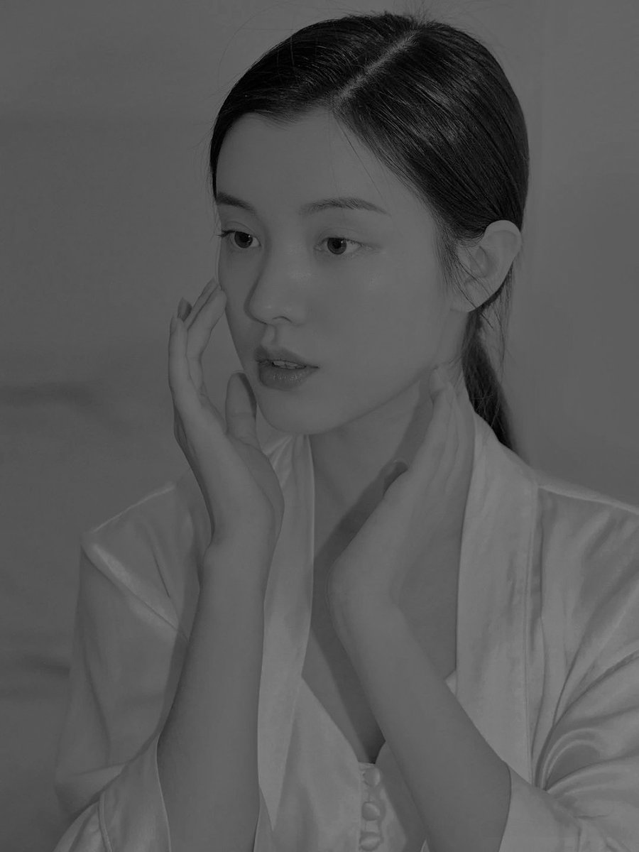 ️️ ️️
𝘐𝘧 𝘵𝘩𝘦 𝘸𝘰𝘳𝘭𝘥 𝘪𝘴 𝘯𝘰 𝘭𝘰𝘯𝘨𝘦𝘳 𝘵𝘩𝘦 𝘴𝘢𝘮𝘦, 𝘐 𝘸𝘪𝘭𝘭 𝘯𝘦𝘷𝘦𝘳 𝘨𝘪𝘷𝘦 𝘶𝘱 𝘰𝘯 𝘵𝘩𝘦 𝘸𝘰𝘳𝘭𝘥.
️️ ️️