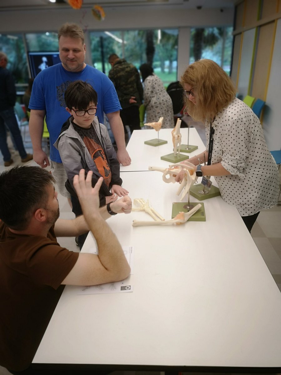 debrapatten's tweet photo. Thanks to @SundCulture and the lovely Jennie and Marie for letting us join them today for a lovely session today on all things bony @SundMuseum @UOSMedicine @sunderlanduni https://t.co/iawzSpSykU