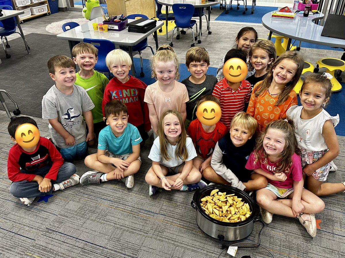 We love applesauce day!🍎🍏