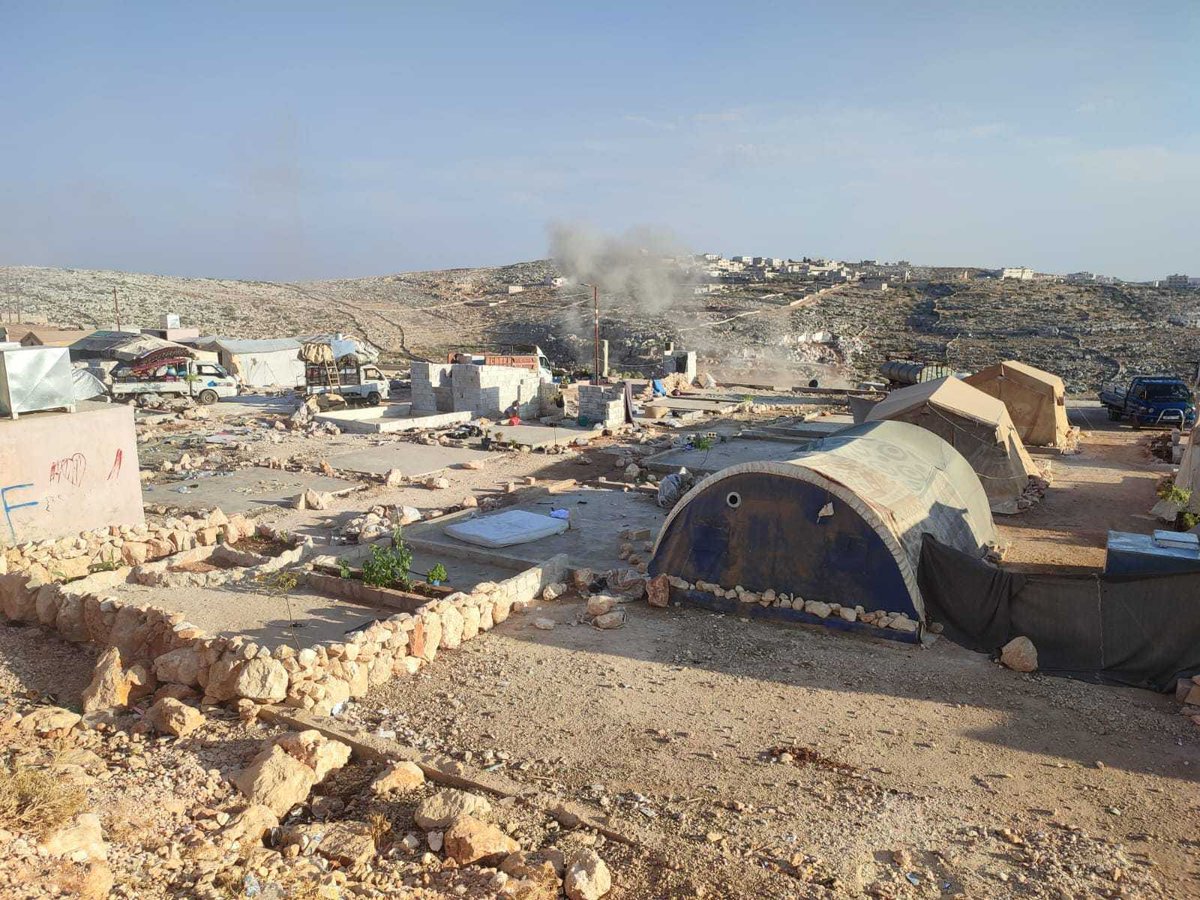SyriaCivilDef's tweet photo. The outskirts of the city of Darat Azza and a shelter camp in the vicinity of the city were subjected to artillery shelling by regime forces, today, Saturday, October 7. Our teams inspected the targeted areas and reported no casualties.
#Syria #WhiteHelmets https://t.co/06fIVGXLJi