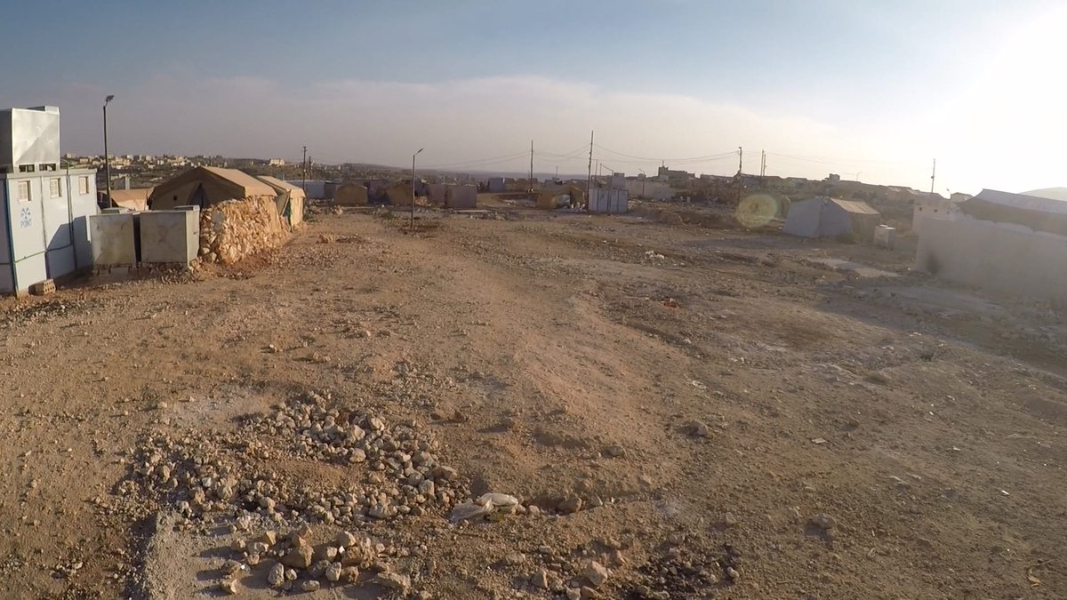 SyriaCivilDef's tweet photo. The outskirts of the city of Darat Azza and a shelter camp in the vicinity of the city were subjected to artillery shelling by regime forces, today, Saturday, October 7. Our teams inspected the targeted areas and reported no casualties.
#Syria #WhiteHelmets https://t.co/06fIVGXLJi