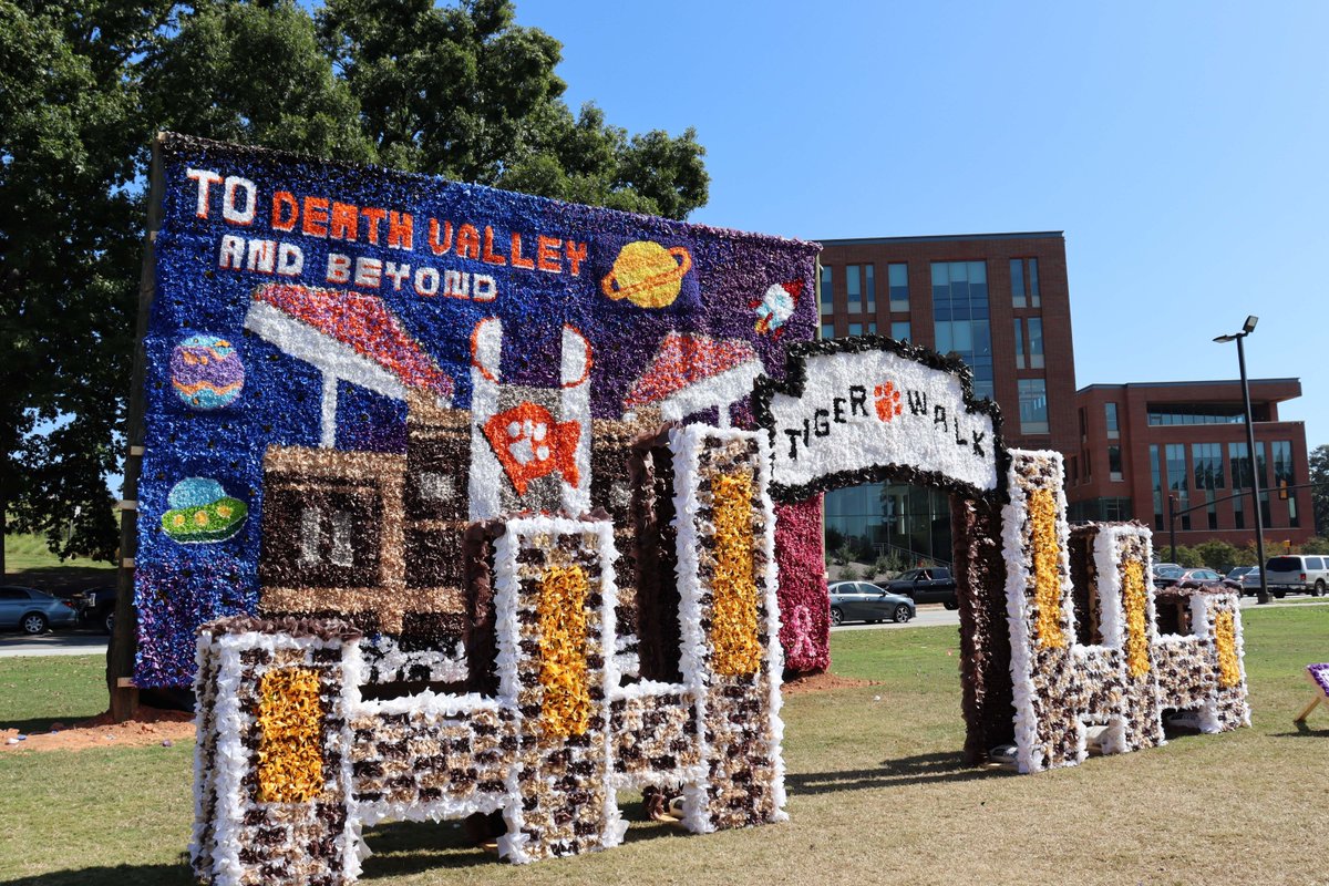 ClemsonHome's tweet photo. π―π Homecoming vibes in Tigertown are unmatched! π Welcome back Home Clemson family! #ExperienceHome #Clemson #ClemsonHome #Homecoming https://t.co/QLHHQiyVeZ