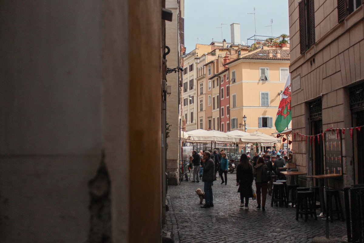 Get lost in time at Campo de' Fiori during our Trastevere Gastronomic Experience. The heart of Rome's vibrant street life. 🏛️🌼

#italiancuisine #trastevere  #campodefiori  #gastronomicexperience #toursandthecity #localexperience