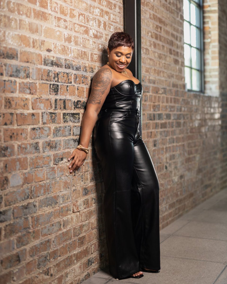 FabBoutique_etc's tweet photo. The outfit you didn't know you needed 🔥 THIS FIT 🥵
Noelle PU Top + Millie Wide Leg PU Pants =🔥

SHOP NOW>>>> LINK IN BIO 🖤

#putop #pupants #widelegpupants #outfityouneed 
#shorthairgang #stylish #allblack #blackoutfit #stylishinblack #thisfit #blackeverything #OOTD #Fashioni https://t.co/4StD5zwVjU