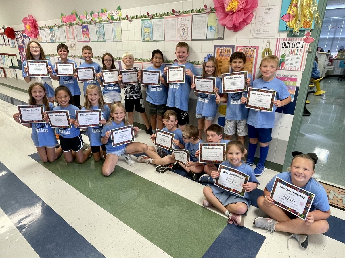 MrsFry4's tweet photo. Mrs. Fry’s third graders are looking sharp in their new PTA t-shirts and with their perfect attendance awards. Love these kiddos! ❤️ @WillisLaneES https://t.co/en3uYN6zCr