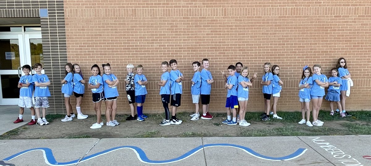MrsFry4's tweet photo. Mrs. Fry’s third graders are looking sharp in their new PTA t-shirts and with their perfect attendance awards. Love these kiddos! ❤️ @WillisLaneES https://t.co/en3uYN6zCr