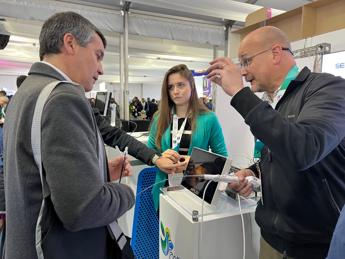 BrianHuang188's tweet photo. Wonderful #CAU2023 with our partner @MedPacificaSA ! With #Seplou Bendable Ureteral Access Sheath with Suction #VacSheath, the new era of RIRS has coming!

#SeplouMedical #UrSeplou #CAU2023 #SCHU
#Endourology #RIRS #FURS
#UrologyDisposable #MedicalDevices https://t.co/bX882olLAm