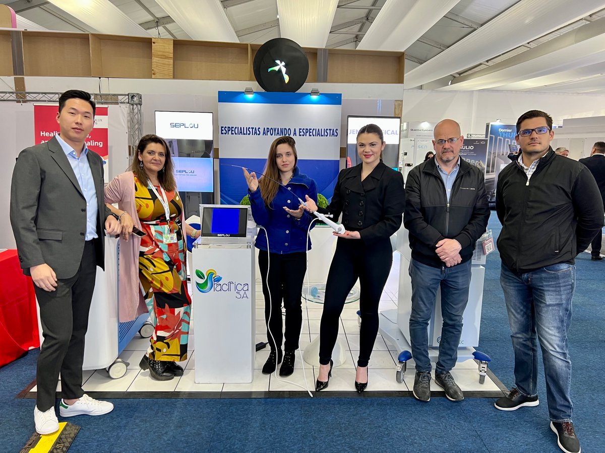 BrianHuang188's tweet photo. Wonderful #CAU2023 with our partner @MedPacificaSA ! With #Seplou Bendable Ureteral Access Sheath with Suction #VacSheath, the new era of RIRS has coming!

#SeplouMedical #UrSeplou #CAU2023 #SCHU
#Endourology #RIRS #FURS
#UrologyDisposable #MedicalDevices https://t.co/bX882olLAm
