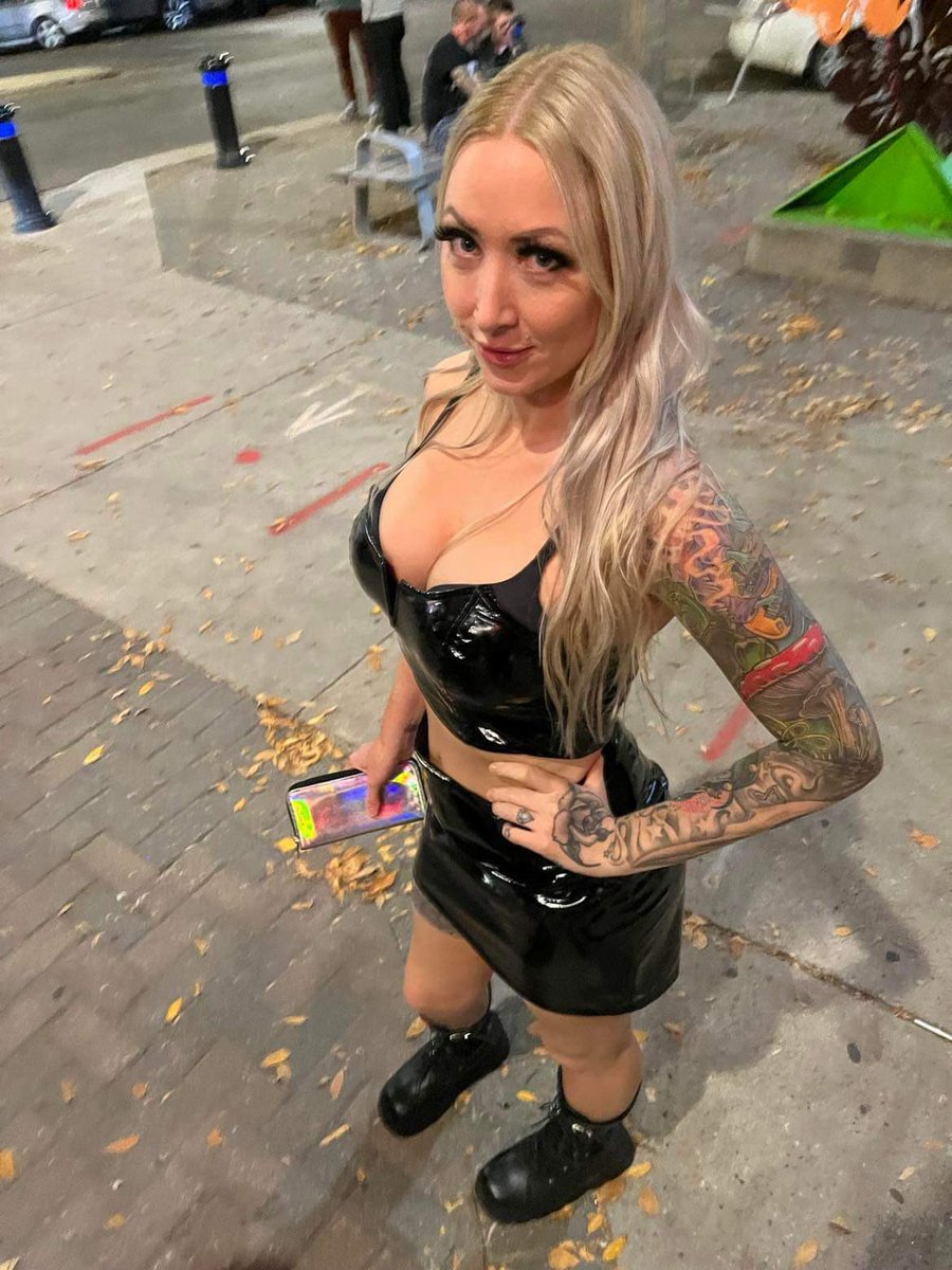 shadow_kat69's tweet photo. Ready for #fall in my #latexdress https://t.co/CgFslrrHsr