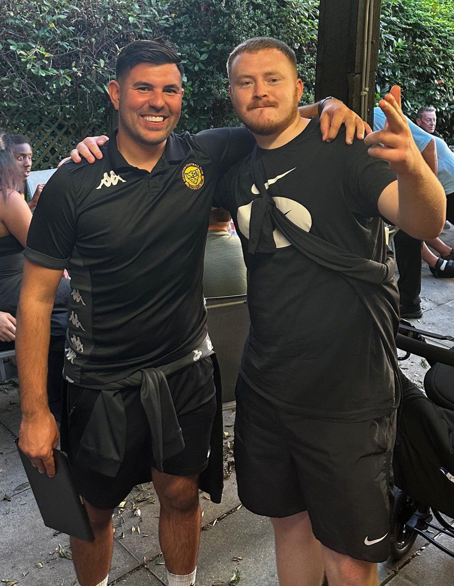 There goes my hero 🧡🖤 <a href="/JDecruz10/">Jamie Decruz</a>