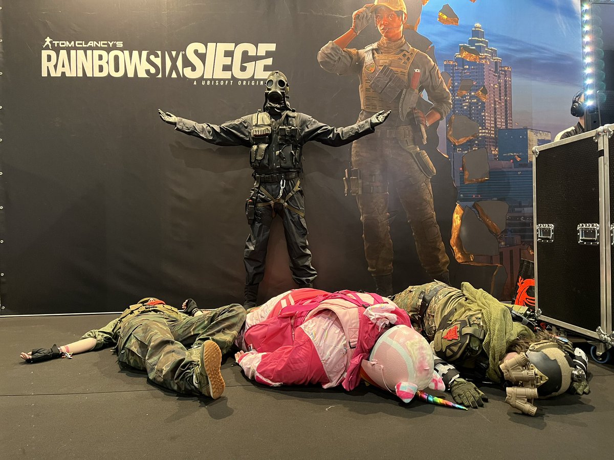 R6CON's tweet image. We had an amazing first day @GameForceNL! We hope this to see you tomorrow for the finals of the #BeneluxBrawl 

👇 Check out the cosplayers in the comments down below!