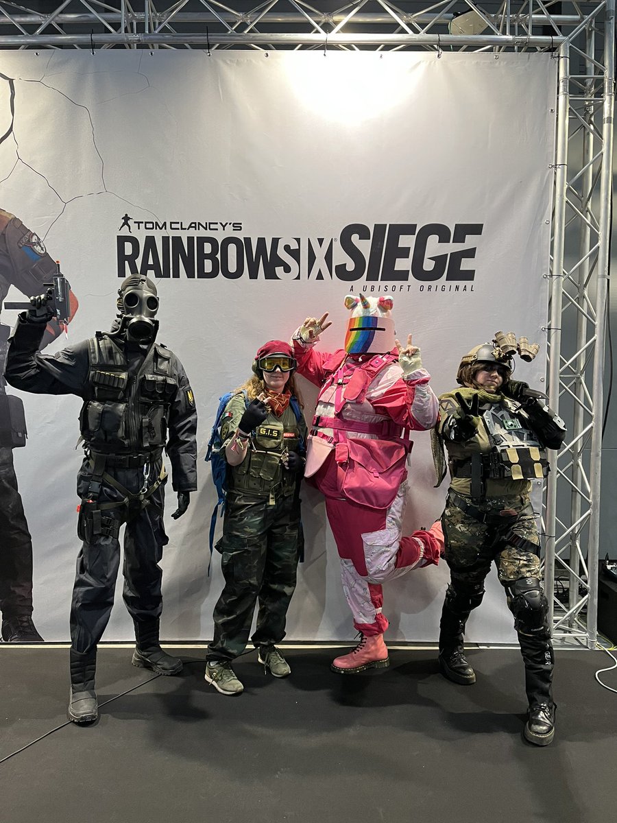 R6CON's tweet image. We had an amazing first day @GameForceNL! We hope this to see you tomorrow for the finals of the #BeneluxBrawl 

👇 Check out the cosplayers in the comments down below!