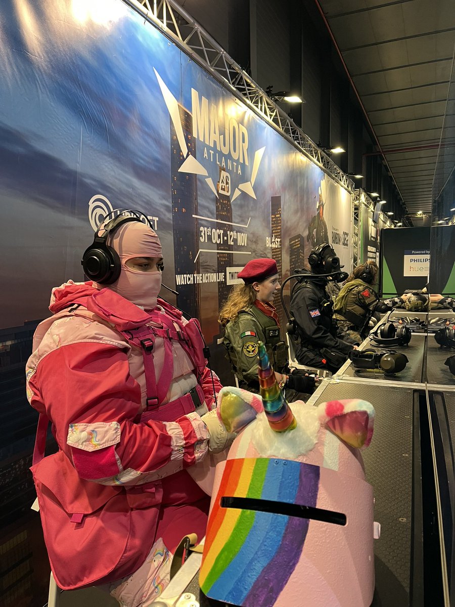 R6CON's tweet image. We had an amazing first day @GameForceNL! We hope this to see you tomorrow for the finals of the #BeneluxBrawl 

👇 Check out the cosplayers in the comments down below!