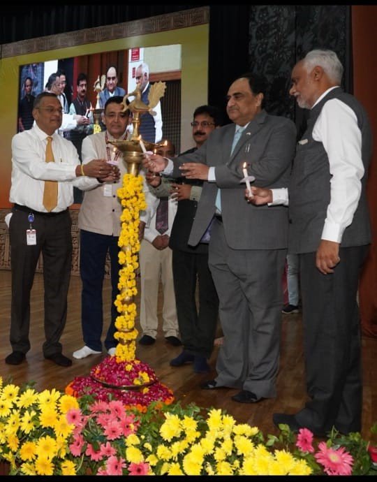 AIIMSBhopal's tweet photo. अखिल भारतीय आयुर्विज्ञान संस्थान, भोपाल ने आज अपना दूसरा रिसर्च शोकेस कार्यक्रम संस्थान के अटल बिहारी वाजपेयी सभागार में मनाया। यह वार्षिक कार्यक्रम पिछले एक वर्ष में अनुसंधान और नवाचार के क्षेत्र में संस्थान द्वारा की गई उल्लेखनीय प्रगति को दर्शाने के लिए मनाया जाता है। https://t.co/4RjY6RH92V