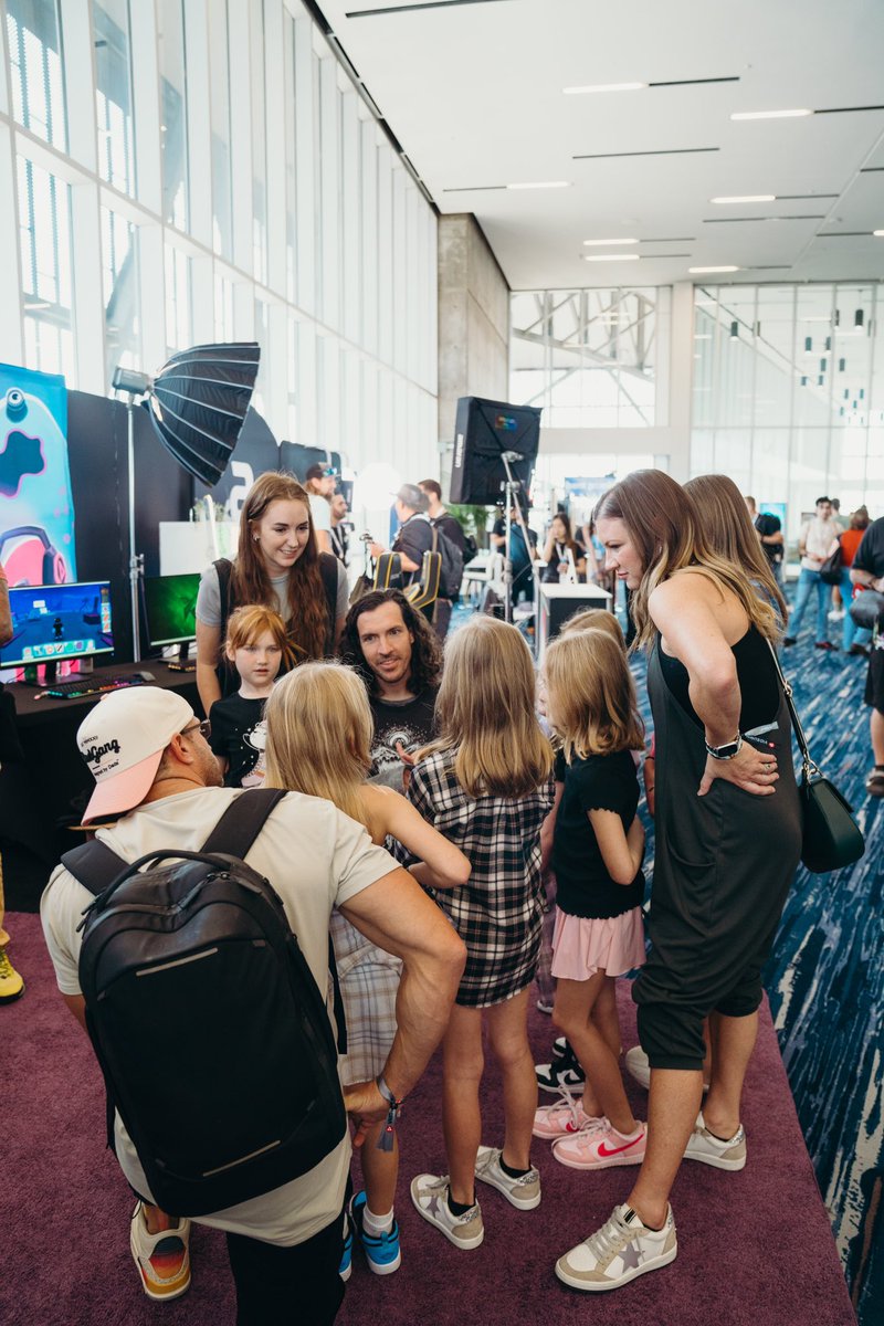 unforgettable vidsummit 
with Jenny and Adley and EVERYONE!!
way appreciate all the people we met this year that made every moment a little more memorable, thanks for every convo, all the pics, and the big energy y'all brought!!!!  
till next year 🖖