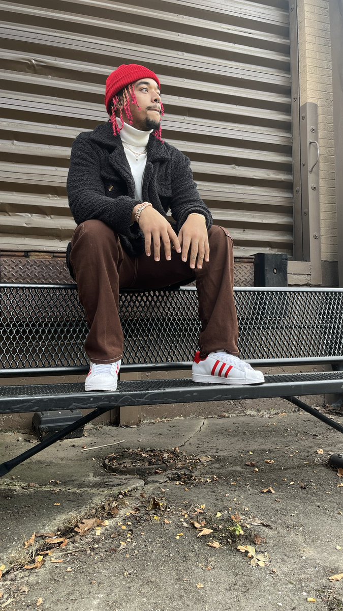 _cvm15's tweet image. Here’s another one of my anime character inspired outfits, this time it’s Red Haired Shanks 🏴‍☠️❌, (minus the missing arm)