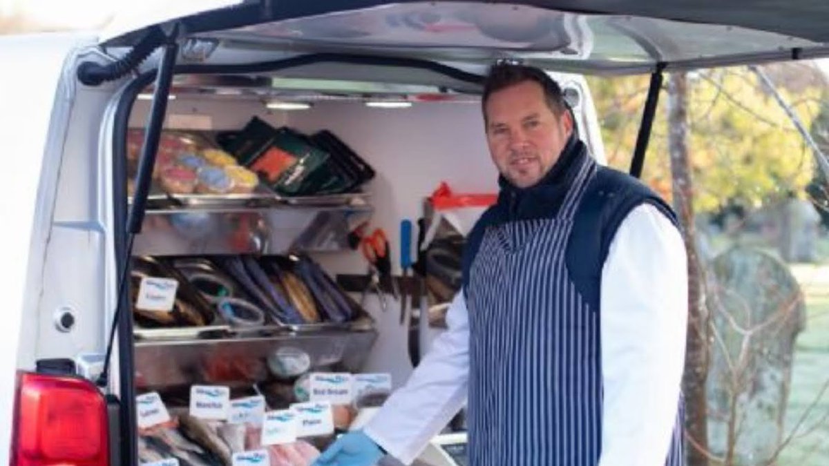 KentFarmers's tweet photo. Fresh fish @HildenboroughFM Tuesdays & @ShipbourneFmMkt Thursday from Mickeys Plaice
More info here https://t.co/p8KZvxLAqT
Find your nearest #FarmersMarket here https://t.co/BZ4KXuVAMV
#FreshLocalProduce #ad https://t.co/d2Iz6yUVHl