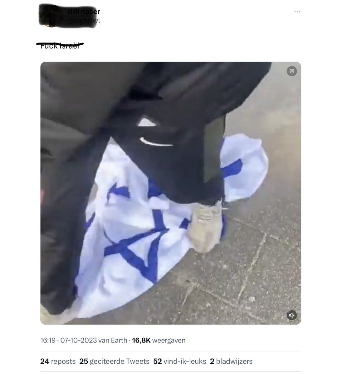 Iemand vond het nodig de Israëlische vlag op de Boompjes naar beneden te halen, te vertrappen en dat op Twitter te delen. Misschien kan iemand een nieuwe ophangen en tegelijk zorgen dat de vlag van Israël ook op het stadhuis gaat wapperen. #StandWithIsrael <a href="/College010/">B en W Rotterdam</a>