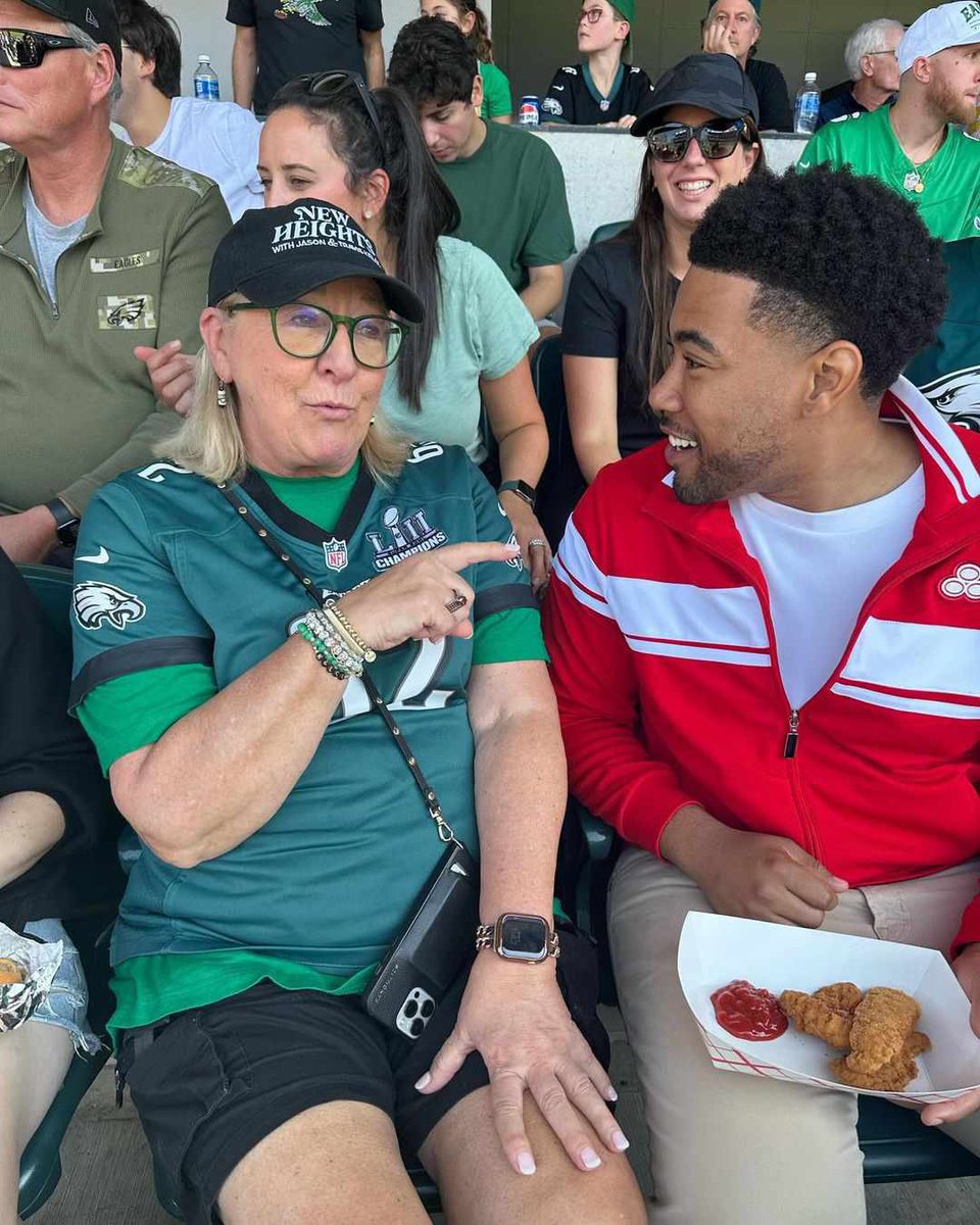 Can someone please explain why the #jakefromstatefarm guy was in his uniform? All the Kelce news and no one batted an eye at that 😂