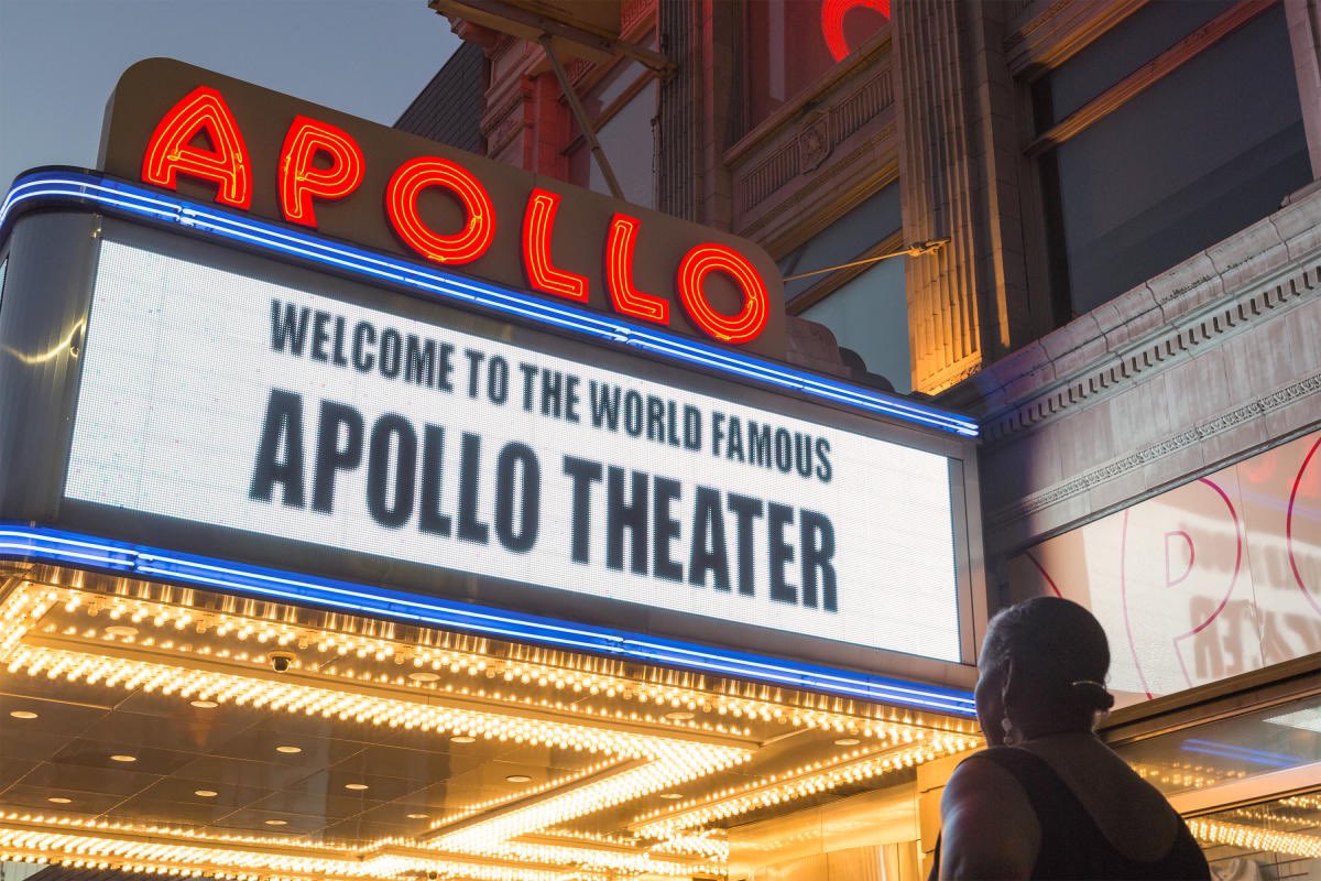 We’ve built a mini Harriett’s Bookshop inside The Apollo Theater for this weekend—sometimes when the opportunities don’t come to you, you gotta go to the opportunities.  🙌🏾